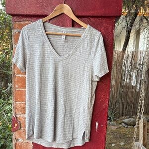 Athleta Light Gray V-Neck Short Sleeve Tee